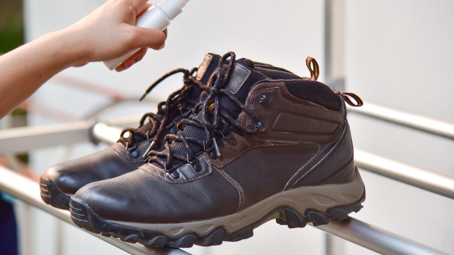 How to clean smelly leather shoes deals